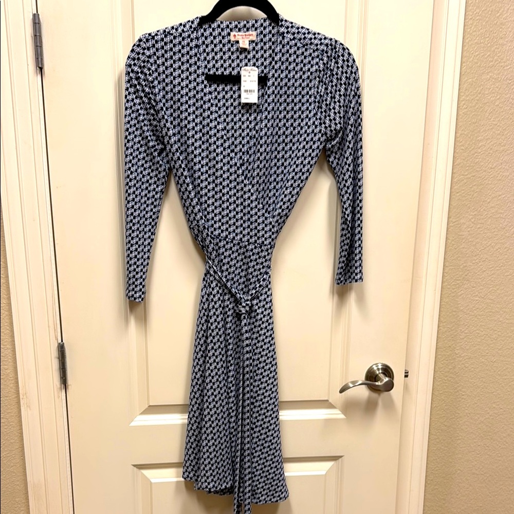 Elegant navy  and White pattern Dress